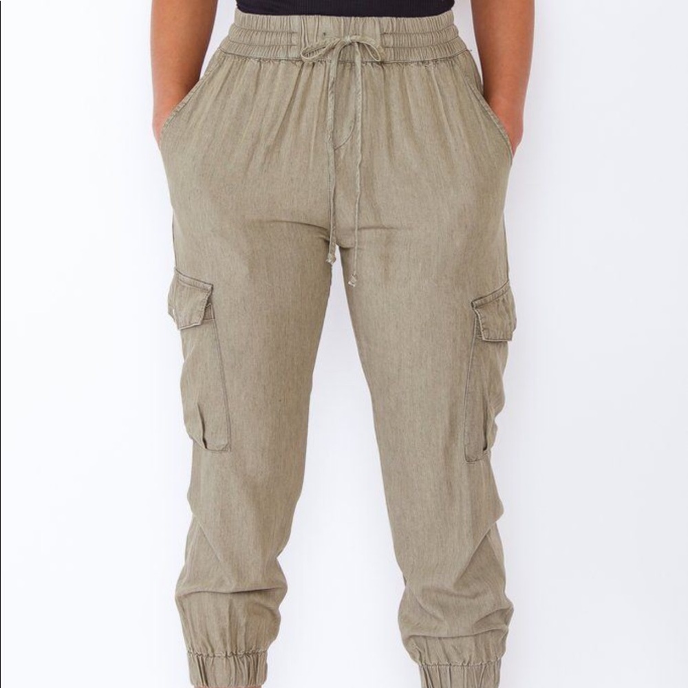 Green cargo joggers 💚 - Picture 3 of 6